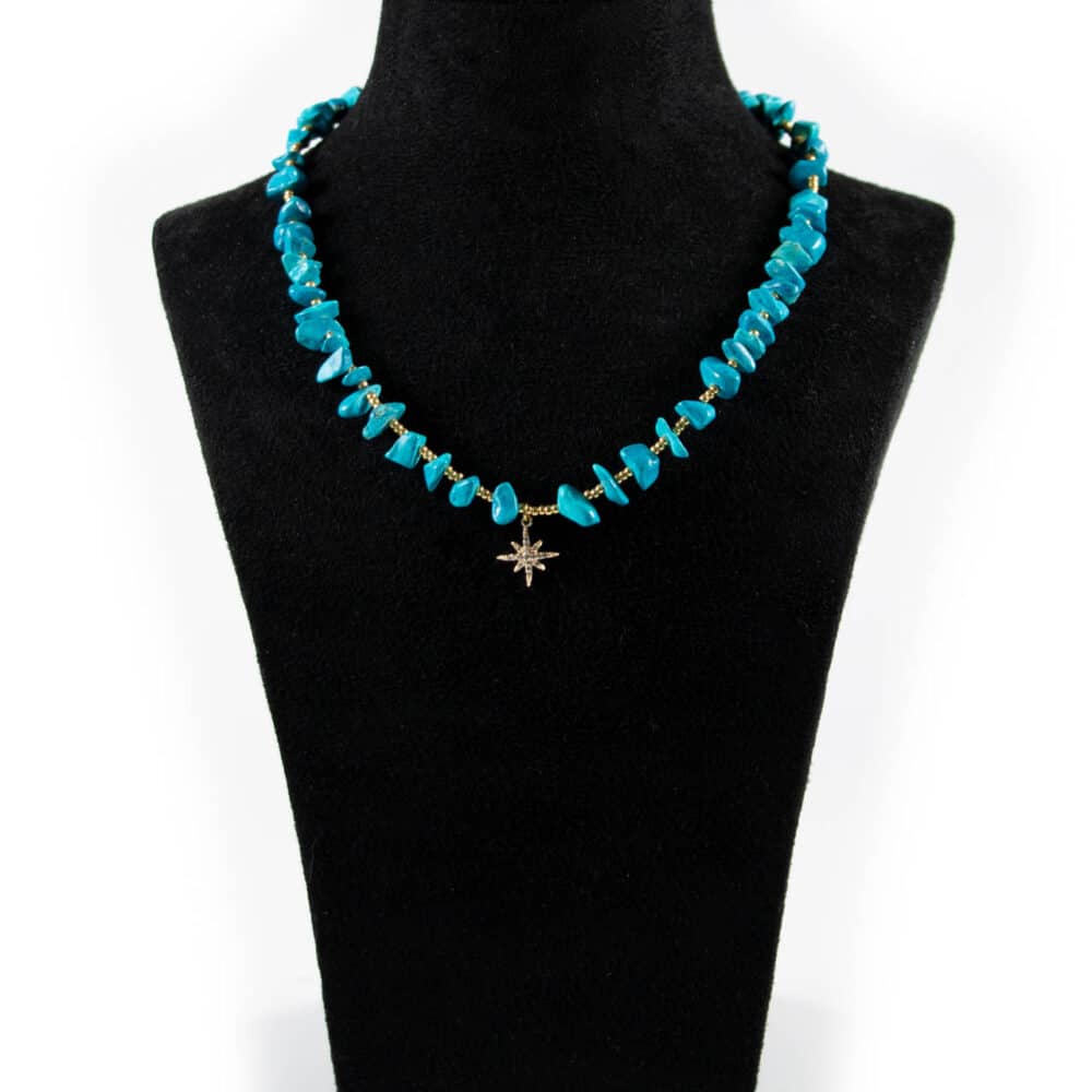 Collier de perles de turquoise et étoile