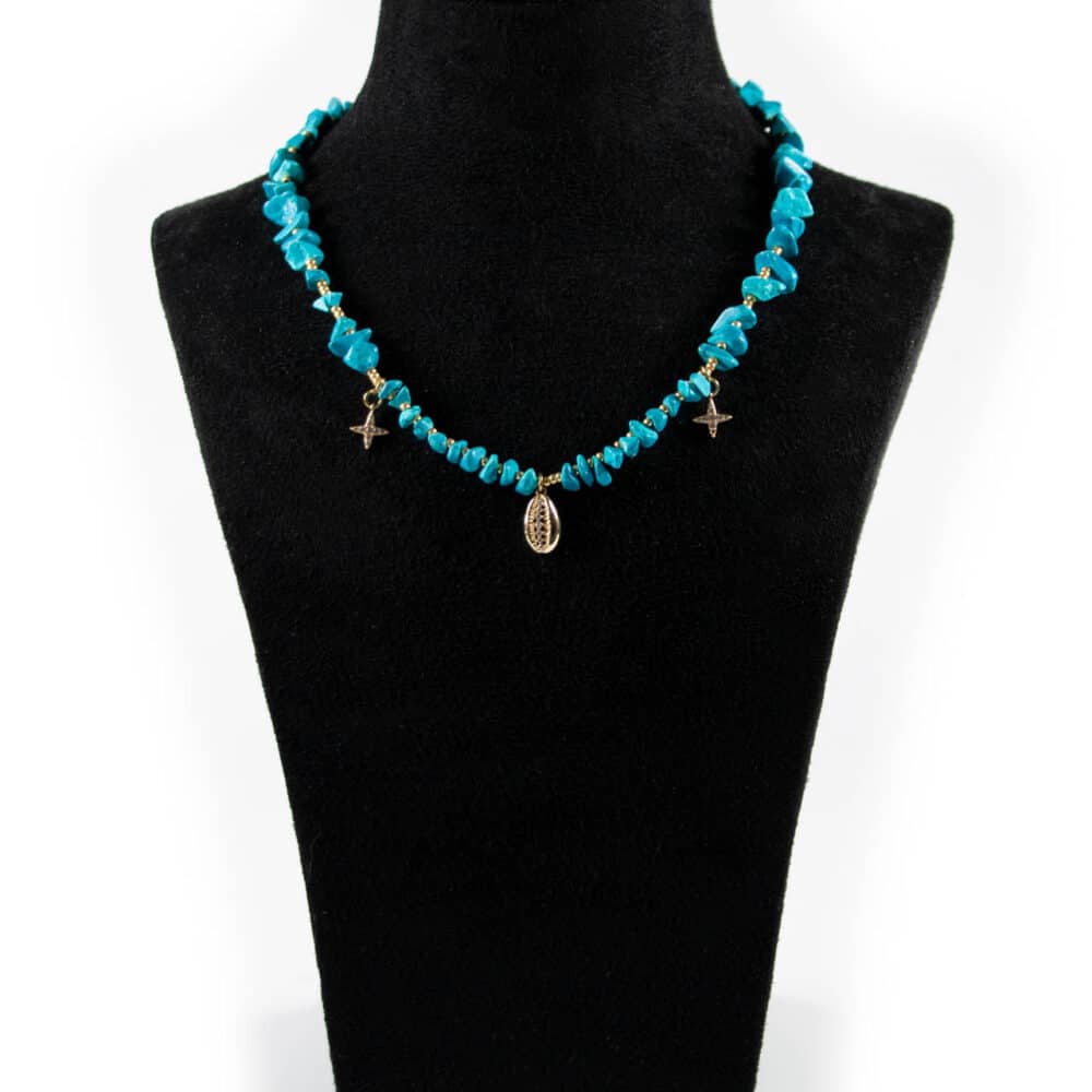 Collier de perles de turquoise, étoiles et coquillage